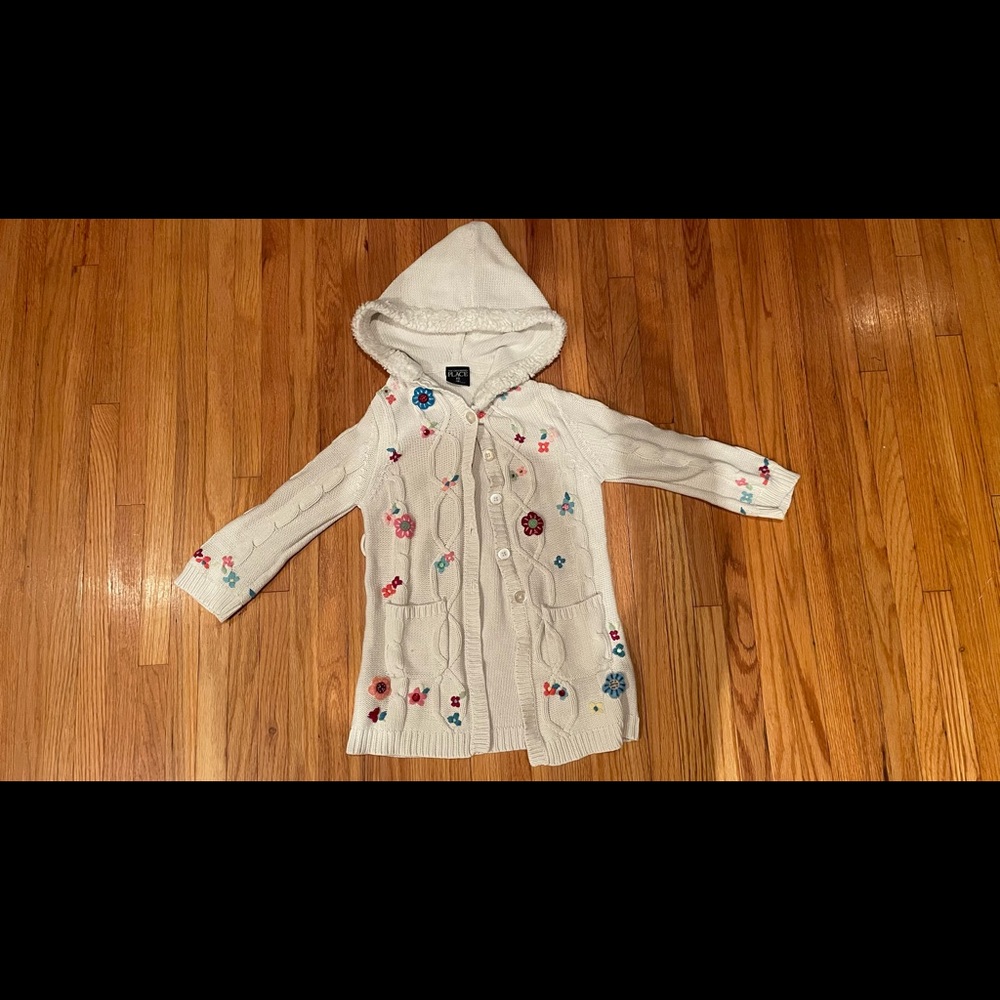 Super cute embroidered sweater - Girl’s